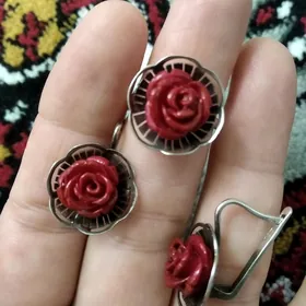 Koral gyzyl gulli kamplekt 925