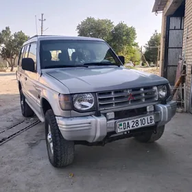 Mitsubishi Montero 1995