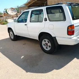 Nissan Pathfinder 1995