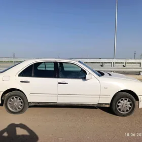 Mercedes-Benz E320 1996
