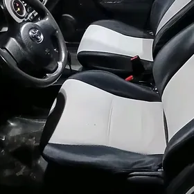 Toyota Yaris 2013