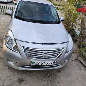 Nissan Versa 2011