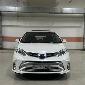 Toyota Sienna 2019