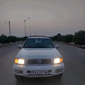 Nissan Pathfinder 2000