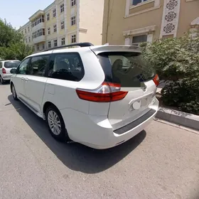Toyota Sienna 2018