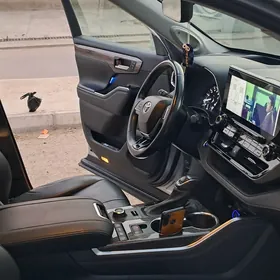 Toyota Highlander 2021