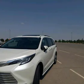 Toyota Sienna 2021