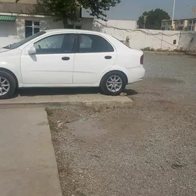 Chevrolet Aveo 2004