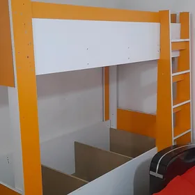 Двухэтажная кровать