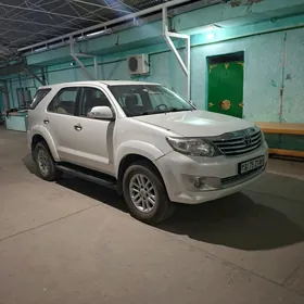 Toyota Fortuner 2012