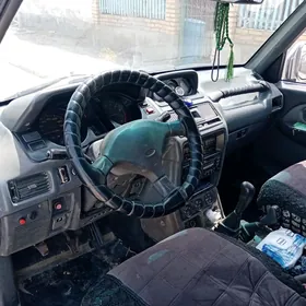 Mitsubishi Pajero 1992
