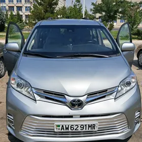 Toyota Sienna 2018