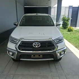 Toyota Hilux 2025
