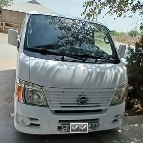 Nissan Urvan 2010