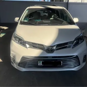 Toyota Sienna 2019