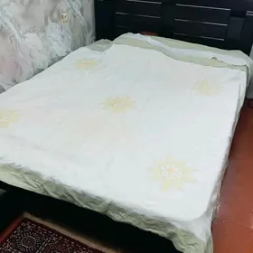 Кровать