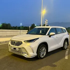 Toyota Highlander 2021