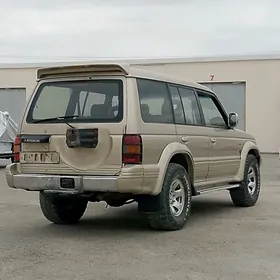 Mitsubishi Pajero 1992