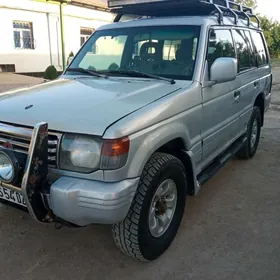 Mitsubishi Montero 1995