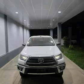 Toyota Hilux 2025