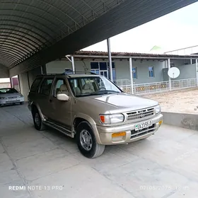 Nissan Pathfinder 1996