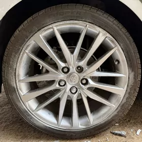 Camry XSE diska 19-lyk origina