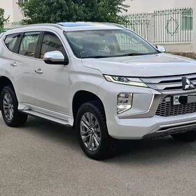 Mitsubishi Pajero 2020