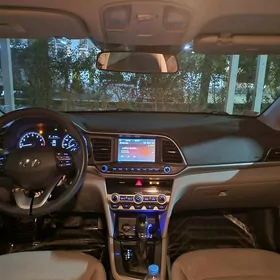 Hyundai Elantra 2019