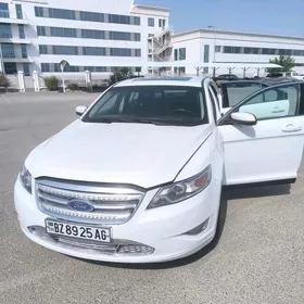 Ford Taurus 2010