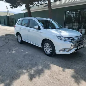 Mitsubishi Outlander 2023