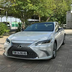 Lexus ES 2019