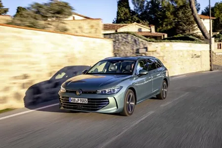 Volkswagen howpsuzlyk ýassygyndaky kemçilik sebäpli 16 500 awtoulagy yzyna çagyrýar