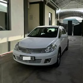 Nissan Versa 2008
