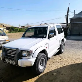 Mitsubishi Pajero 1993