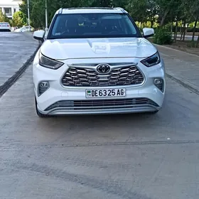 Toyota Highlander 2021