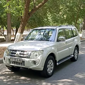 Mitsubishi Pajero 2013