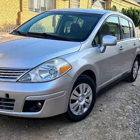 Nissan Versa 2011