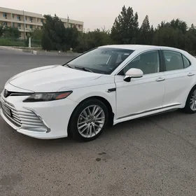 Toyota Camry 2021