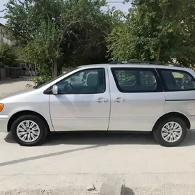 Toyota Sienna 2002