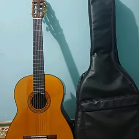 YAMAHA C 80