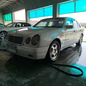 Mercedes-Benz E420 1996