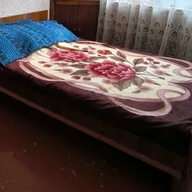 Кровать