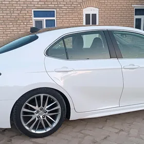 Toyota Camry 2021
