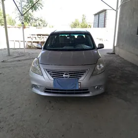 Nissan Versa 2012