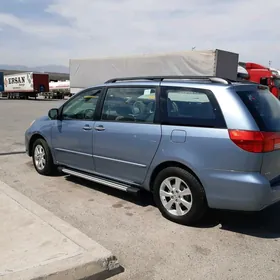 Toyota Sienna 2004