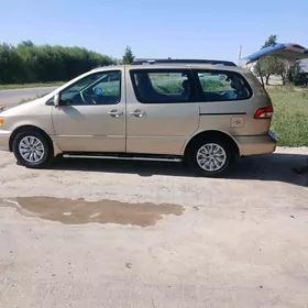 Toyota Sienna 2001