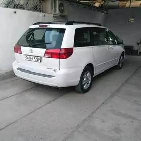 Toyota Sienna 2004