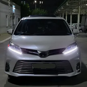Toyota Sienna 2018