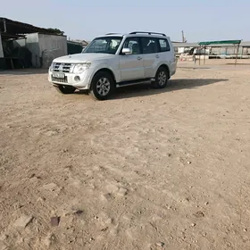 Mitsubishi Pajero 2014