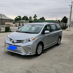 Toyota Sienna 2018
